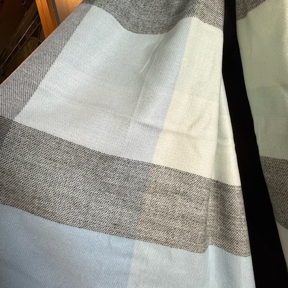 Gap NWT Pastel Blue Plaid Acrylic Scarf 80"x22" - Picture 3 of 6